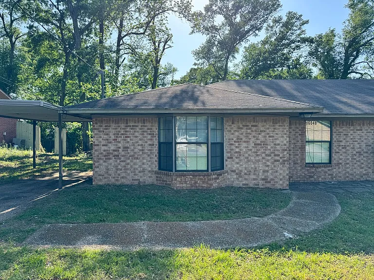 16048 Shoshone Dr — Photo 1