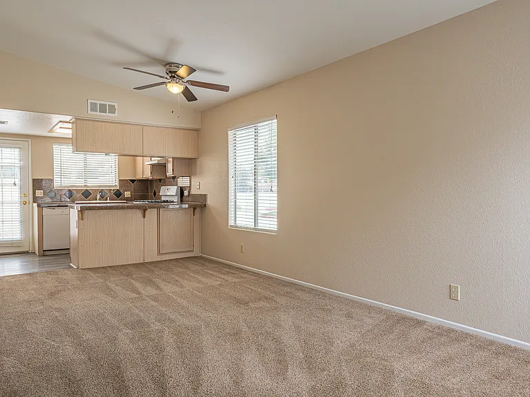 450 Tava Ln — Photo 2