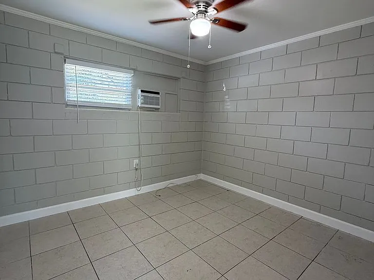 1215 Hartman Apartments — Photo 7