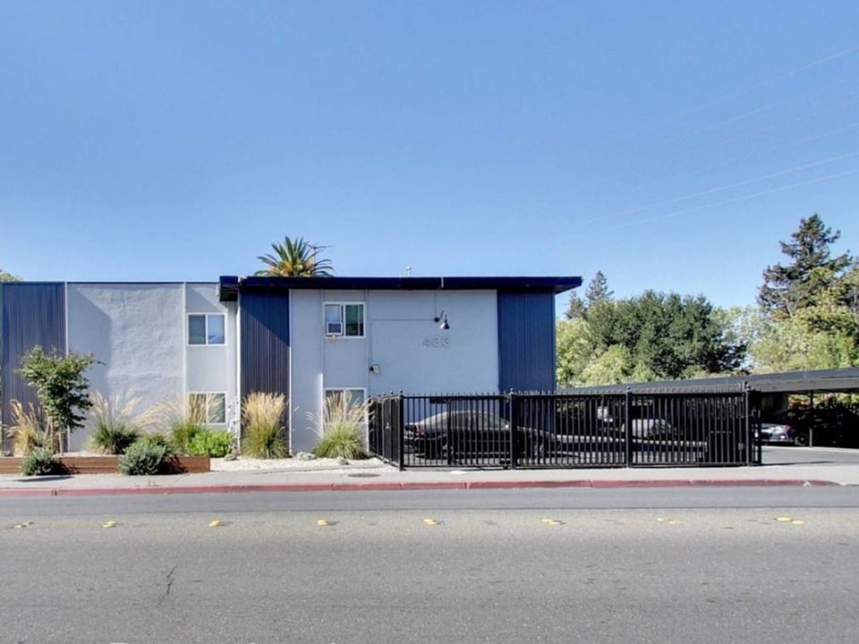 Building Photo 4