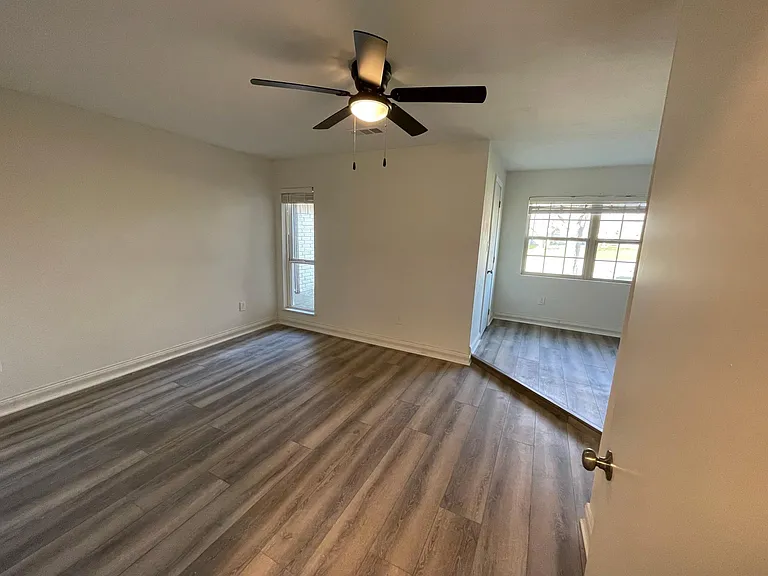 401 Village Dr — Photo 8