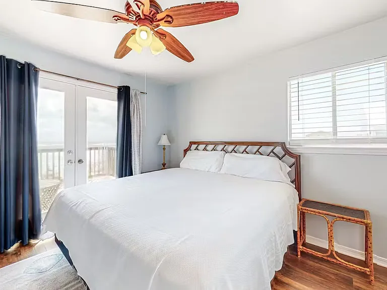 5994 Beach Blvd — Photo 12