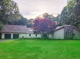 147 Landing Meadow Rd, Smithtown, NY 11787