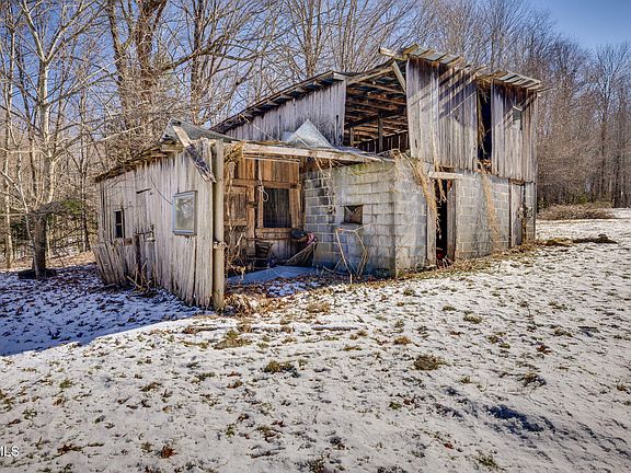 3rd image of 140 Doe Ln