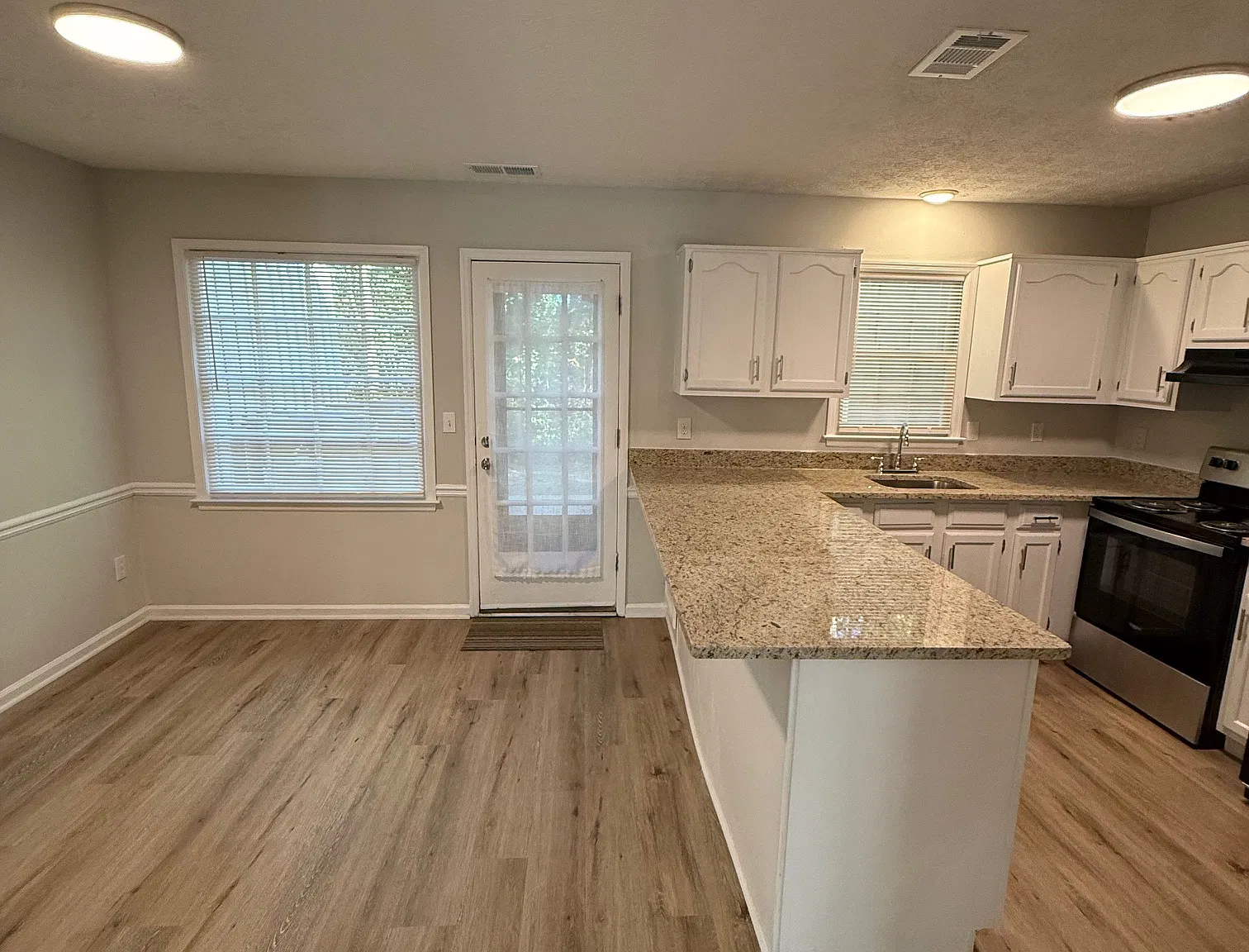 2 bed, 2.5 bath, 1300 sqft, $1,465 — Photo 4