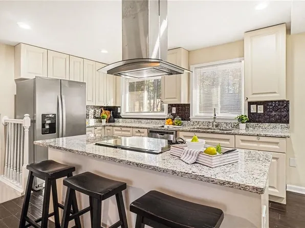 2494 Glenrock Dr, Decatur, GA 30032