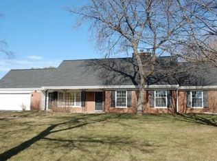 520 E Fairy Chasm Rd, Bayside, WI 53217