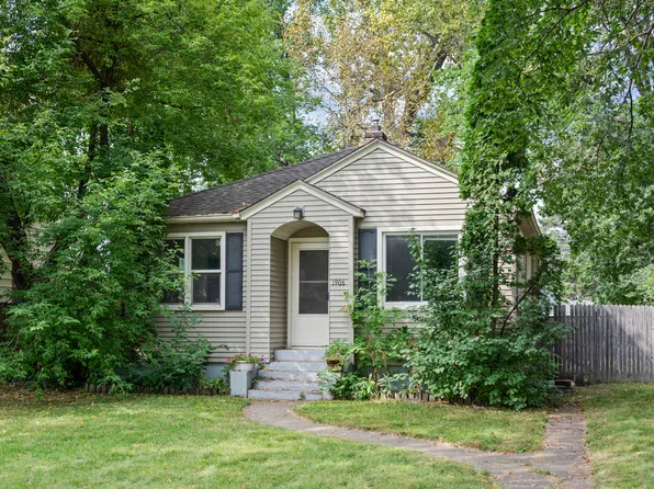 1906 University Ave, Grand Forks, ND 58203