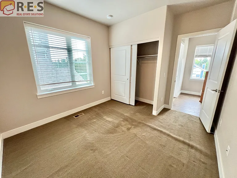 2945 Lawrence St — Photo 8