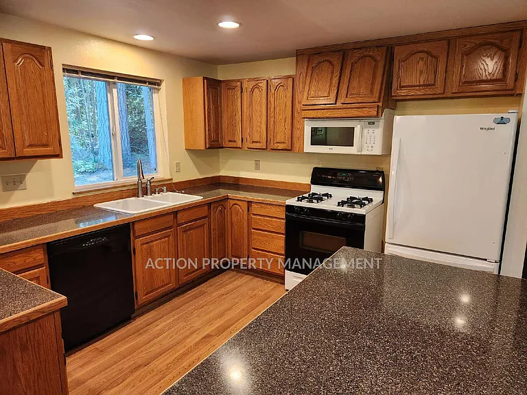 353 Madrona Way — Photo 5