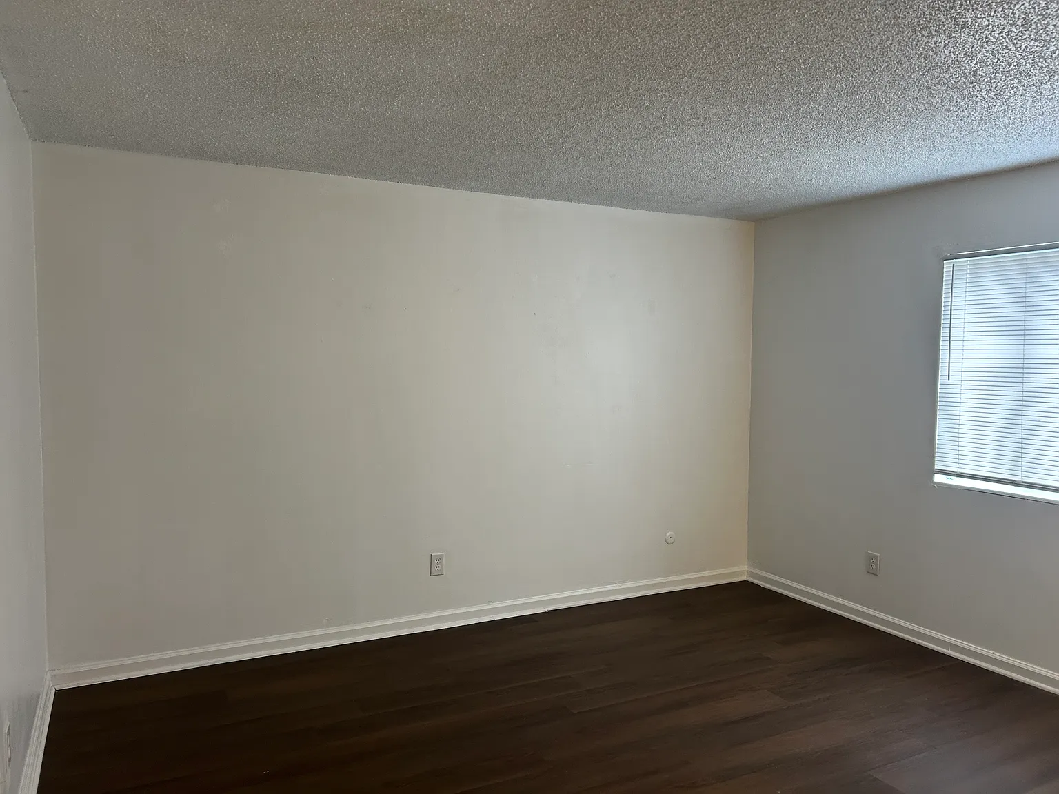 3 bed, $1,075 — Photo 3