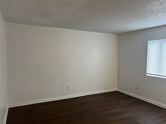 3rd image of 3974 Camelot Dr