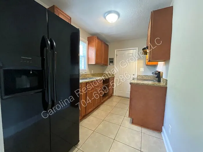 405 Plymouth Ave — Photo 4