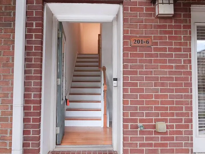 201 16th St NW #6 — Photo 5