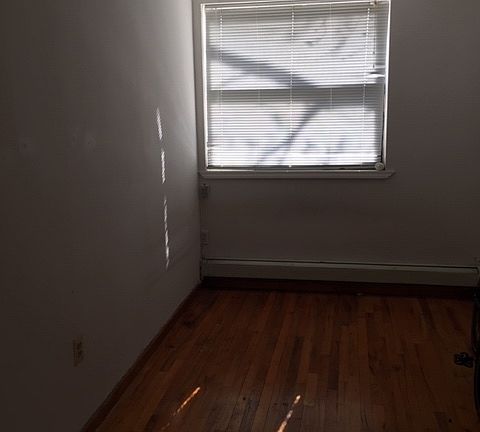 4th image of 422 Lafayette Ave