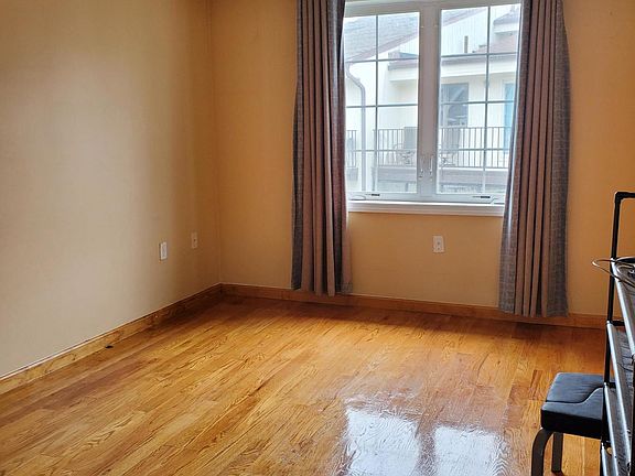 4th image of 303 Soundview Ln #2B