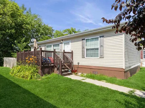 332 Mosswood Ln, Iowa City, IA 52246