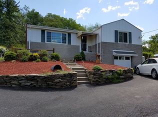 1057 McKee Rd, Oakdale, PA 15071