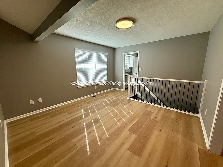 203 NW Market Pl #B — Photo 7
