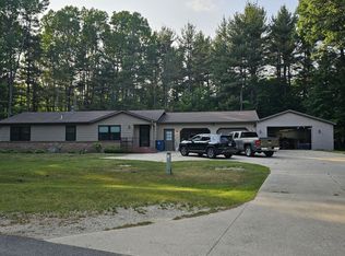 19882 Heights Circle Dr, Big Rapids, MI 49307