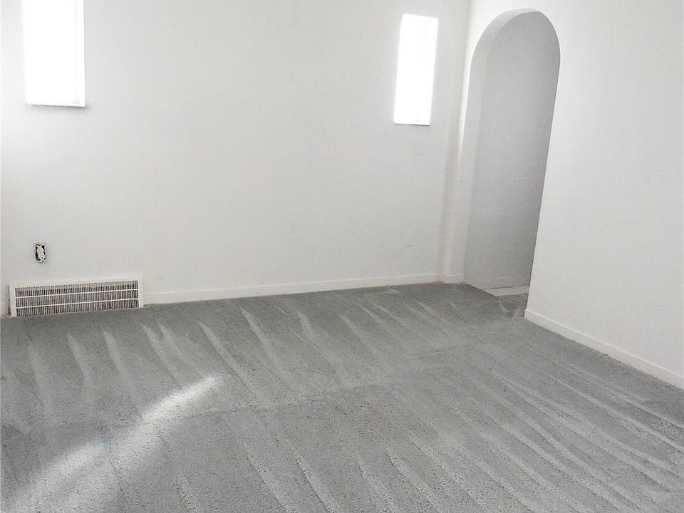 20110 Carrie St, photo 2