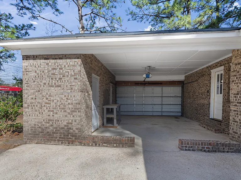 400 Hallmark Rd — Photo 6