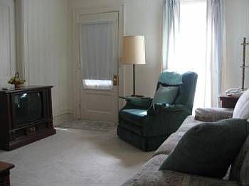 4th image of 203 E 11th St