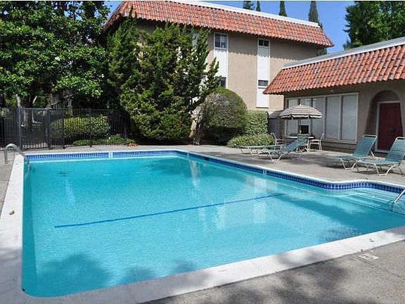 2nd image of 2755 Mauricia Ave