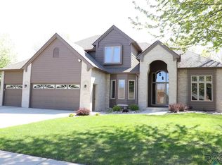 2508 S Roosevelt Cir, Sioux Falls, SD 57106