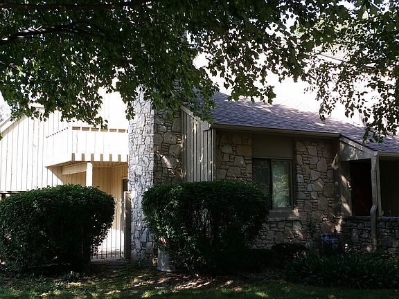 EXTERIOR - FRONT
