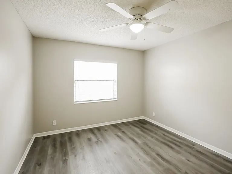 6642 NW 42nd Ave — Photo 12