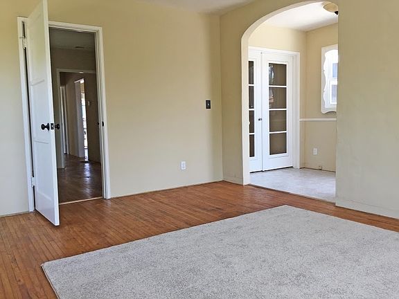 Den which could be used as third bedroom