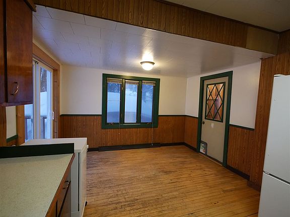 4th image of 56198 Calumet Ave