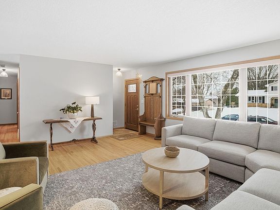 3rd image of 10001 Morris Rd