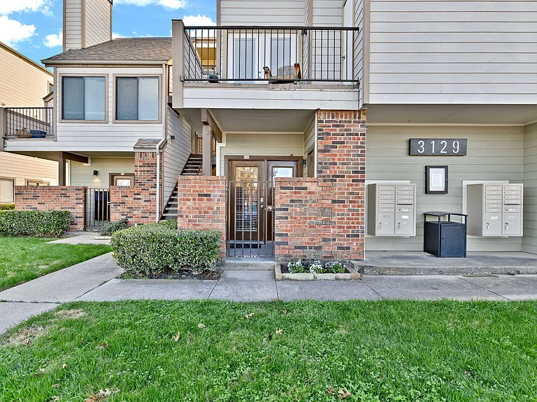 3129 Sondra Dr #107 — Photo 2