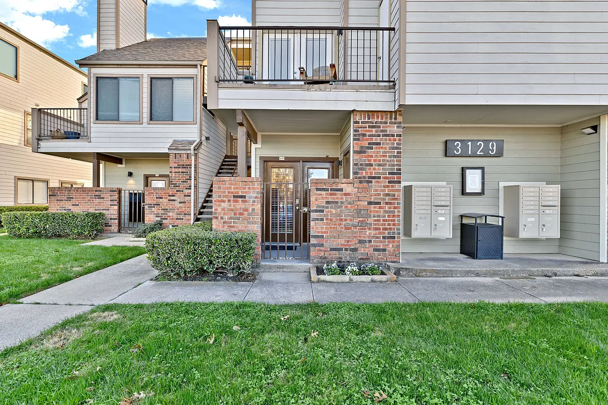 Building Photo - 3129 Sondra Dr #107