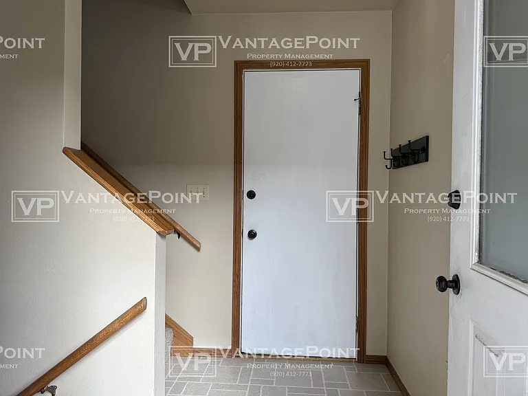 2121 N Cloudview Dr — Photo 2