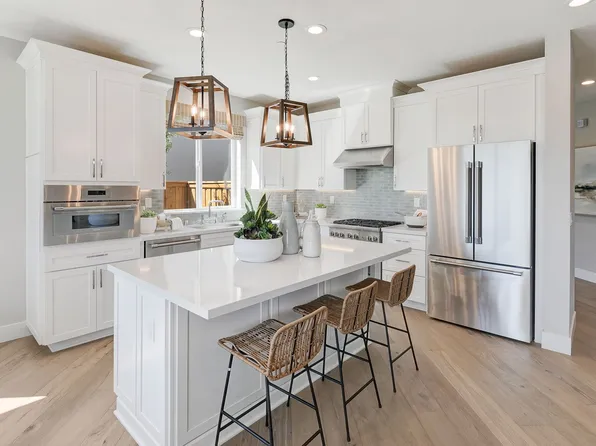 1310 Parkcrest Cir, Manteca, CA 95336