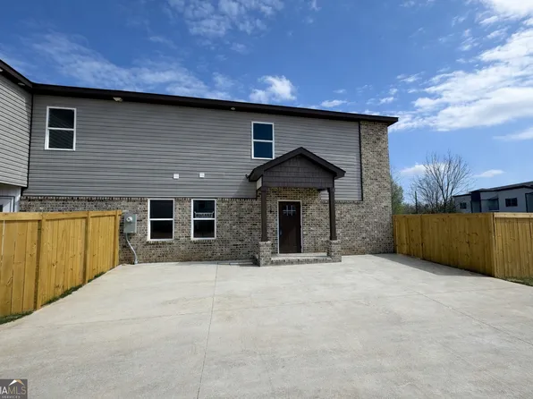 264 Beau Claire Cir, Byron, GA 31008