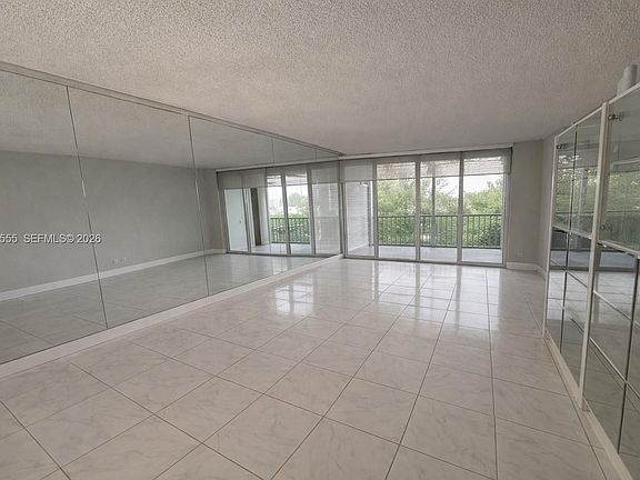 3rd image of 3910 Inverrary Blvd APT 603B