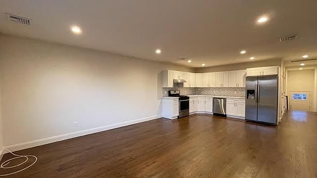 1st image of 2662 Peconic Ave
