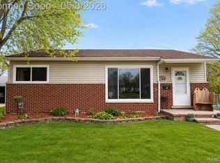 27604 Rialto St, Madison Heights, MI 48071