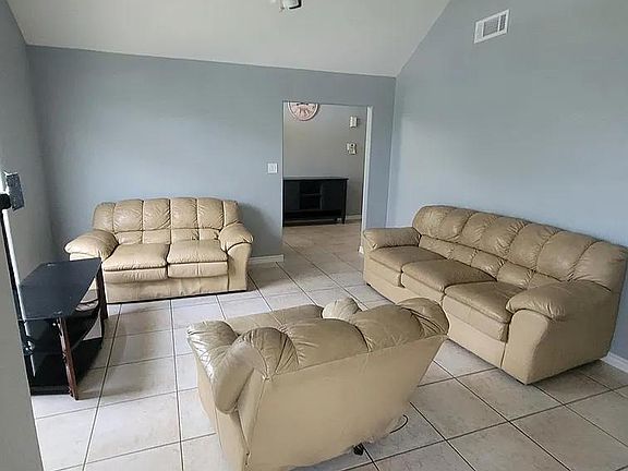 5th image of 5942 Greenwood Dr