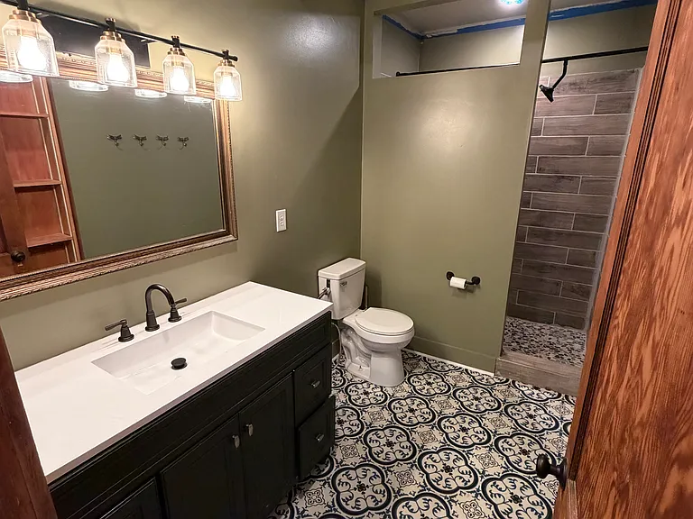2nd Hall Bathroom