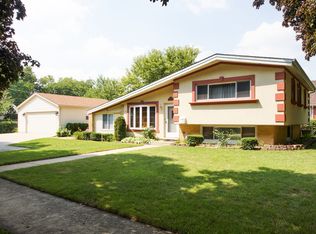 2880 Eisenhower Dr, Des Plaines, IL 60018