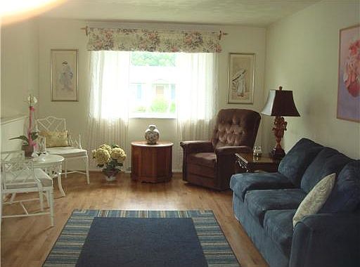 3rd image of 105 Collinhill Pl