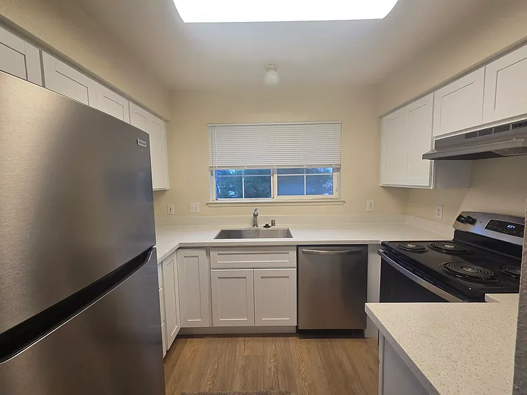 2255 Chestnut St #12 — Photo 5
