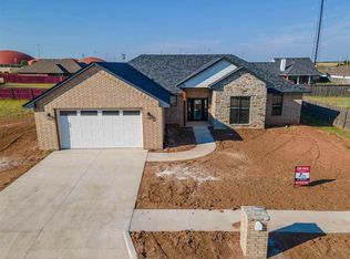 402 Bob White Rd, Geronimo, OK 73543