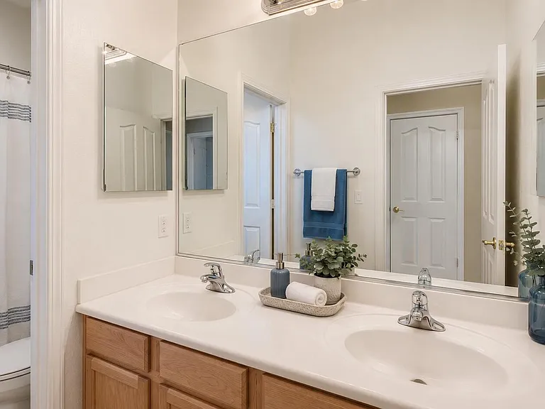 4424 E Palmdale Ln — Photo 13