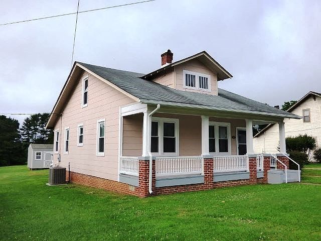 1st image of 490 Lee Grant Ave